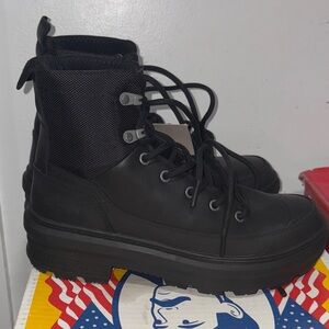 Women’s Hunter Black Lace-Up Boots size 8